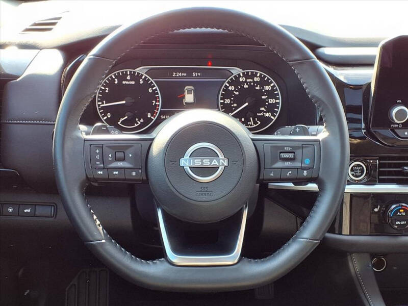 2024 Nissan Pathfinder SV