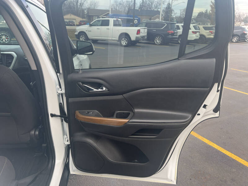 2017 GMC Acadia SLE-2