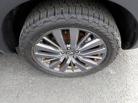 2022 Nissan Pathfinder SL