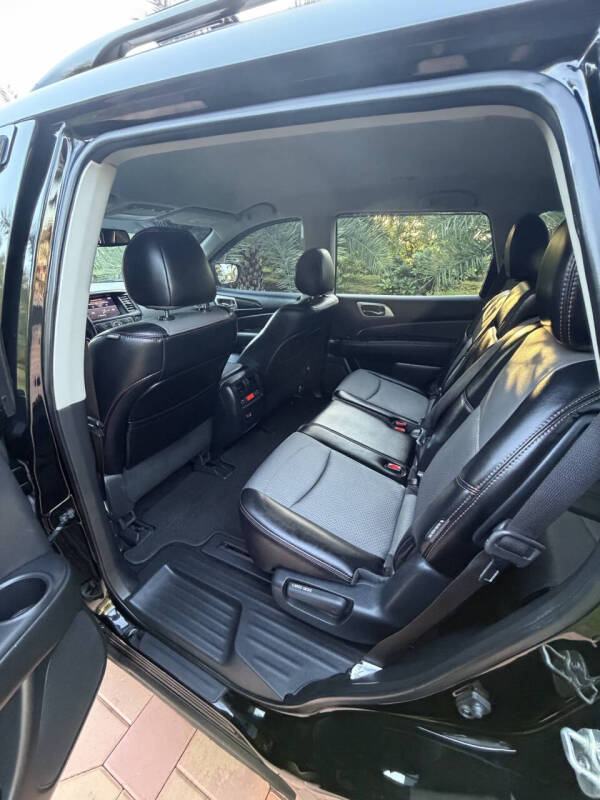 2020 Nissan Pathfinder SV