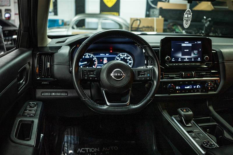 2024 Nissan Pathfinder SV