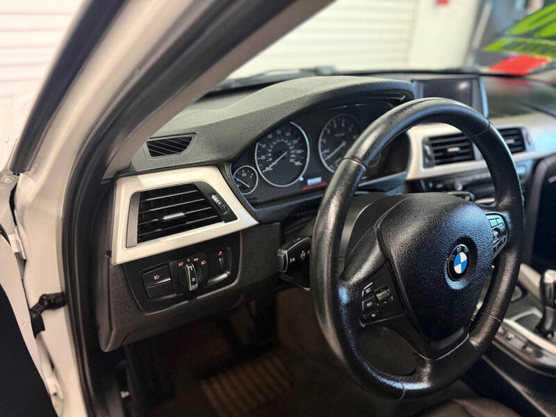 2014 BMW 3 Series 320i