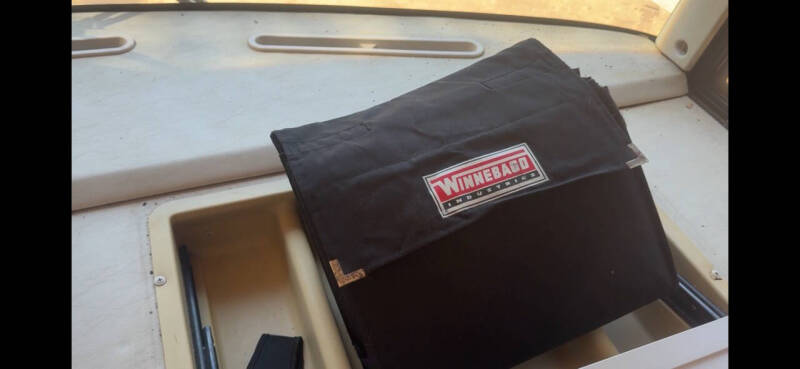 2003 Winnebago Adventurer