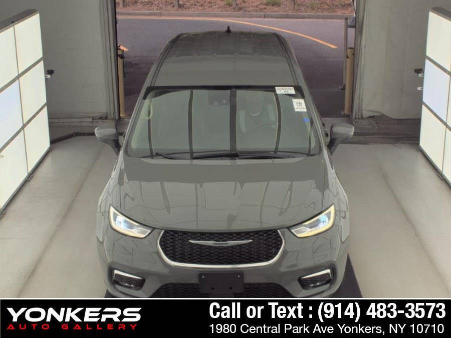 Gray 2023 Chrysler Pacifica Touring L Touring L 4dr Mini-Van 17