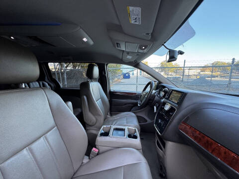 2013 Chrysler Town and Country Touring