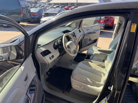 2014 Toyota Sienna XLE 8-Passenger