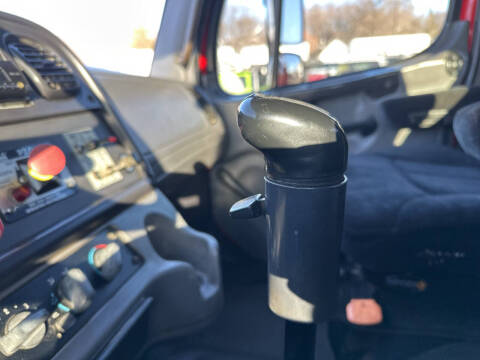 2005 Freightliner M2 106