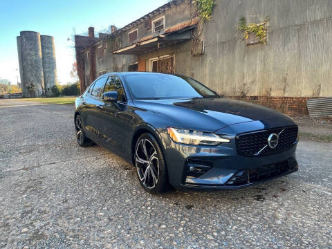 2024 Volvo S60 B5 Plus Dark Theme