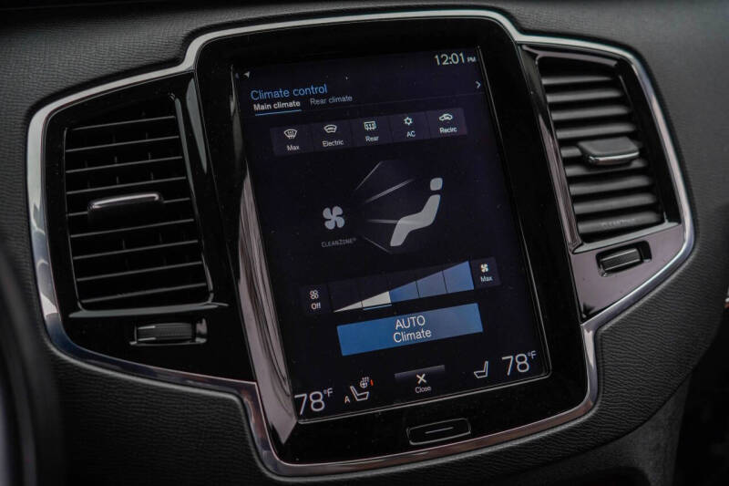 2016 Volvo XC90 T6 Momentum