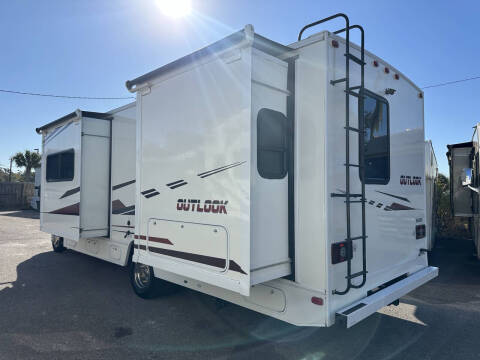 2019 Winnebago Outlook