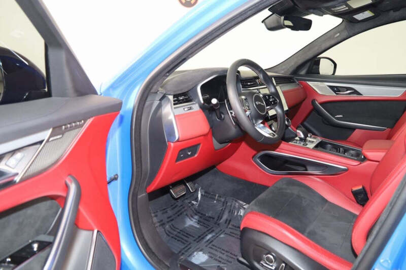 2024 Jaguar F-PACE SVR