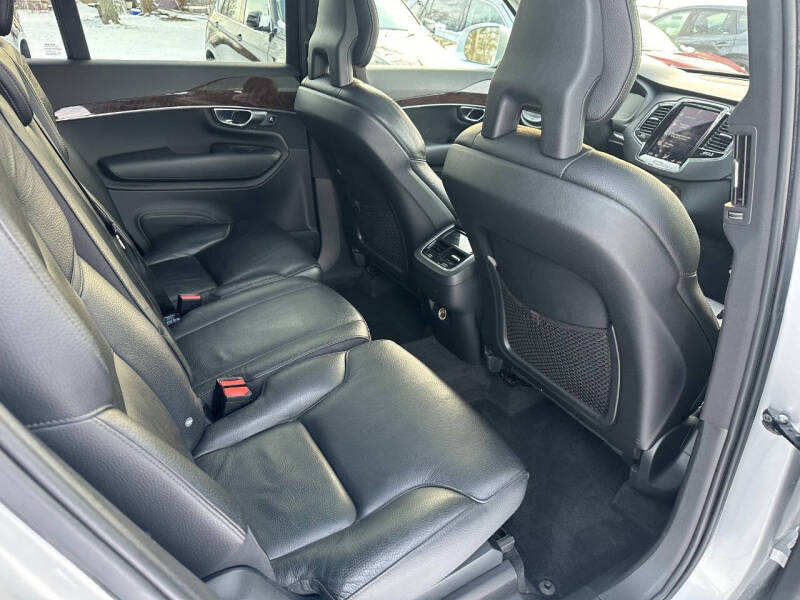 2016 Volvo XC90 T6 Momentum