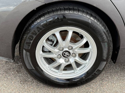 2015 Toyota Prius v Four