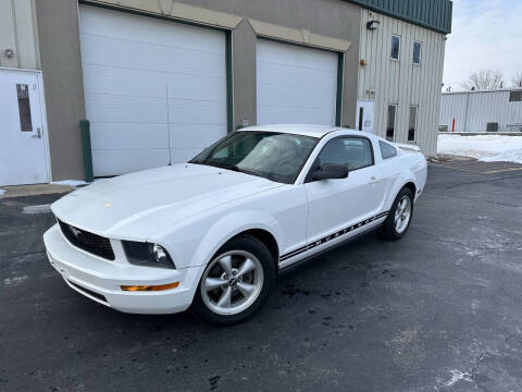 2005 Ford Mustang for sale at Titan Motors LLC in Plainfield IL
