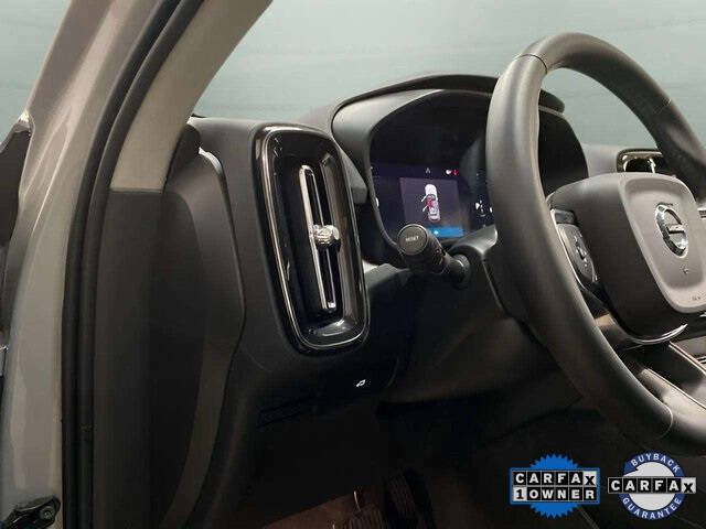 2025 Volvo XC40 B5 Plus Bright Theme