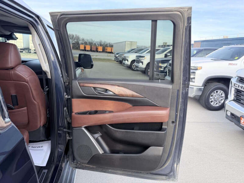 2017 Cadillac Escalade ESV Luxury