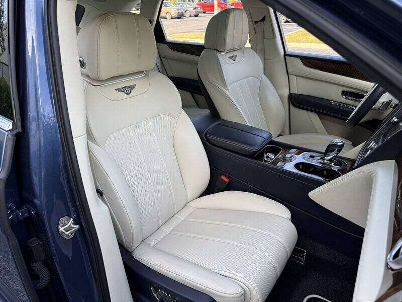 2018 Bentley Bentayga 16