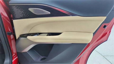 2025 Cadillac LYRIQ Luxury 3