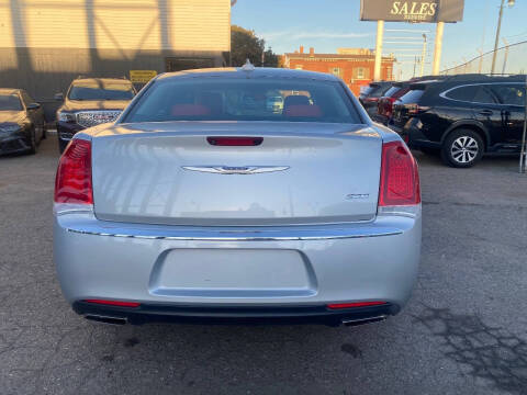 2019 Chrysler 300 Touring L