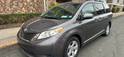 2017 Toyota Sienna LE 8-Passenger