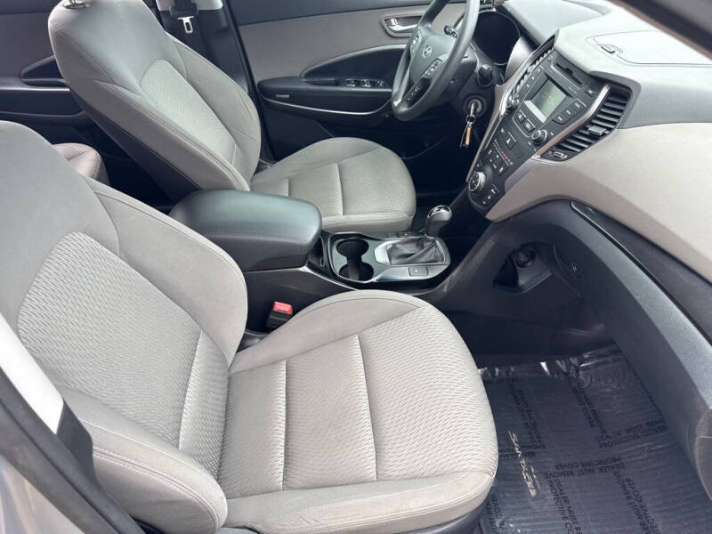 2016 Hyundai Santa Fe SE