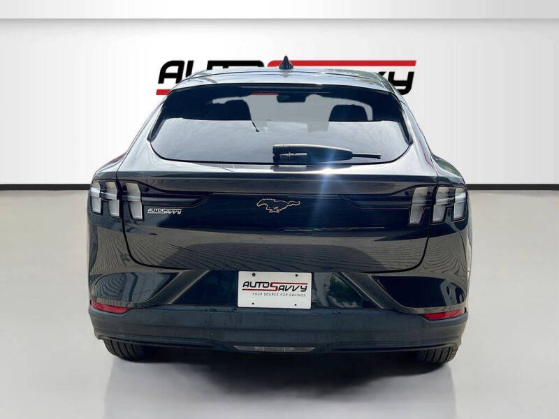 2022 Ford Mustang Mach-E Select