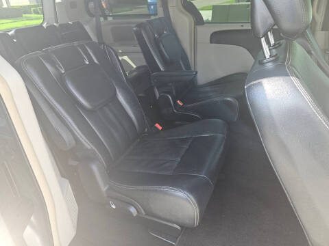 2016 Chrysler Town and Country Touring