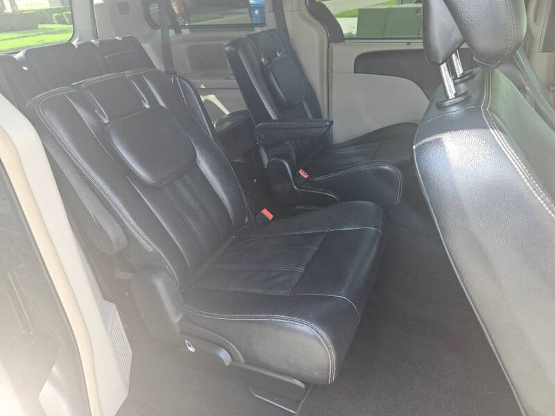 2016 Chrysler Town and Country Touring