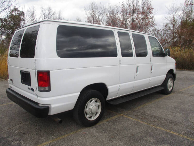 2009 Ford E-Series E-150 XLT