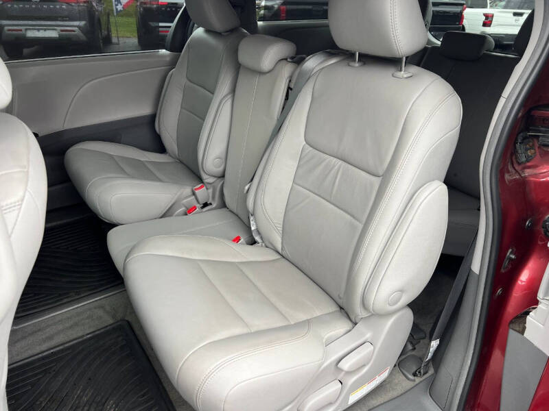 2018 Toyota Sienna XLE 8-Passenger