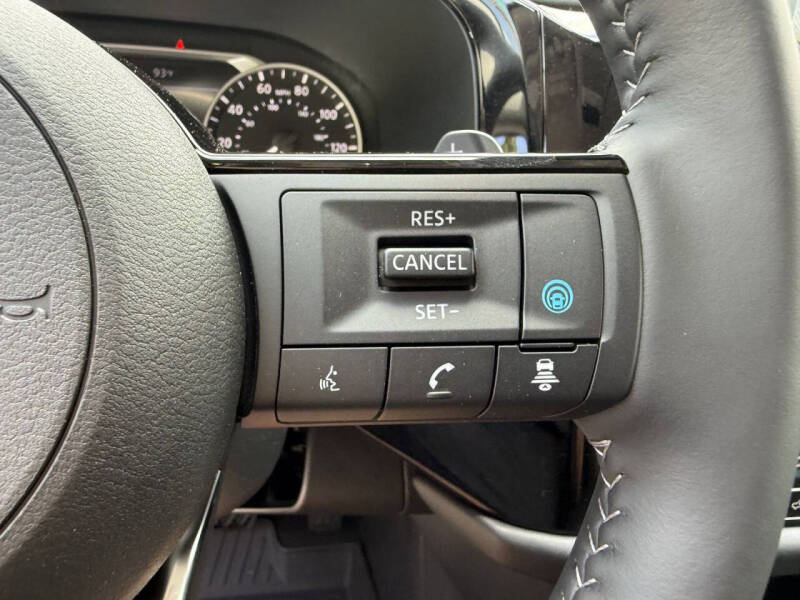 2025 Nissan Pathfinder SL