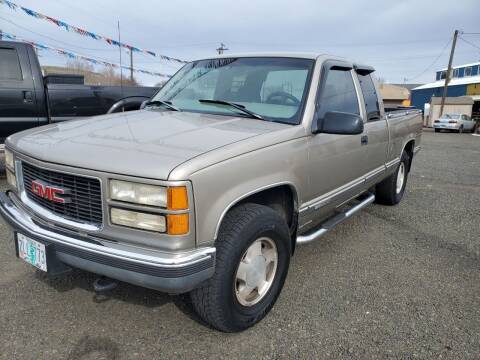 1999 GMC Sierra 1500 Classic for sale at Deanas Auto Biz in Pendleton OR