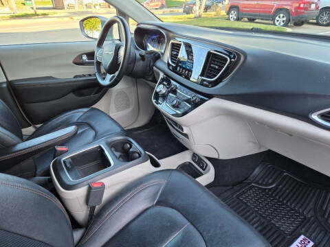 2017 Chrysler Pacifica Touring-L Plus