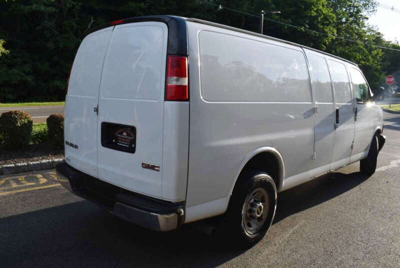 2017 GMC Savana 2500