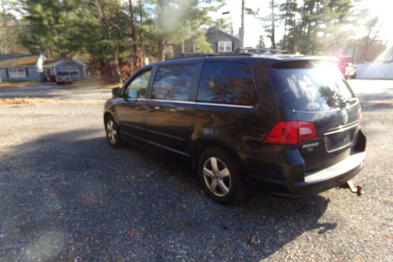 2011 Volkswagen Routan SE photo 7