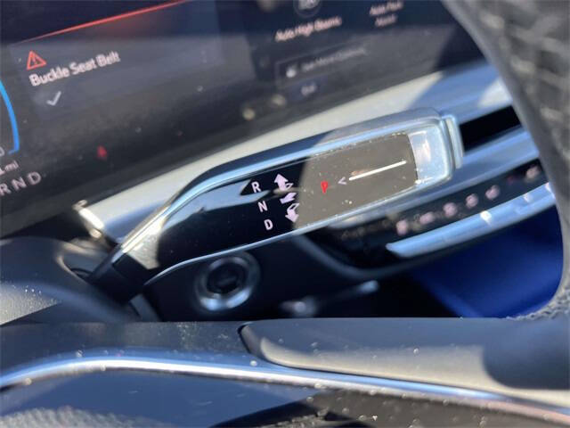 2024 Cadillac LYRIQ Luxury 2