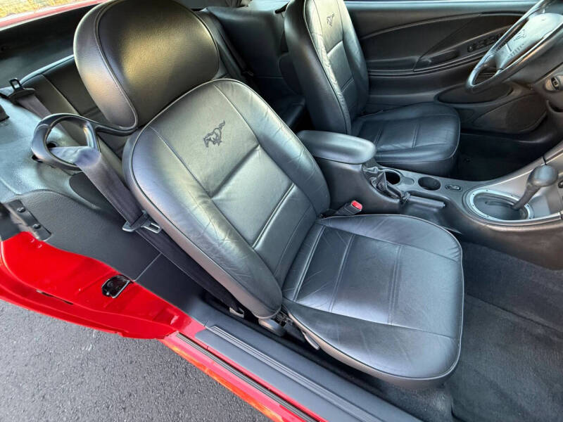 2004 Ford Mustang Deluxe