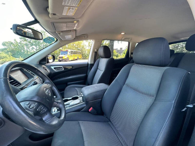 2017 Nissan Pathfinder SV