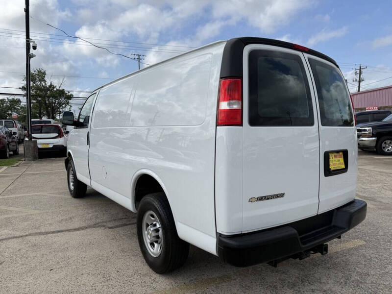 2023 Chevrolet Express 2500