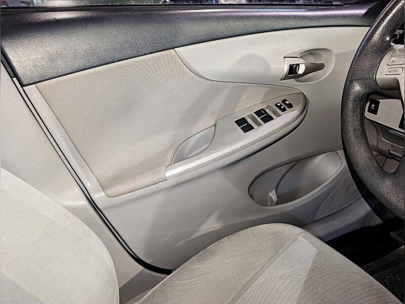 2012 Toyota Corolla LE