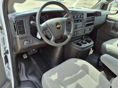 2025 Chevrolet Express 2500