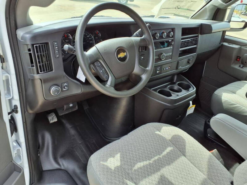2025 Chevrolet Express 2500