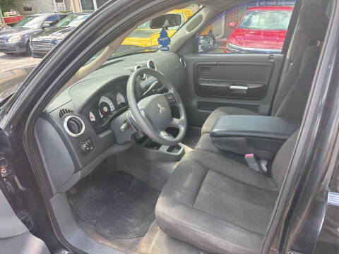 2007 Mitsubishi Raider LS