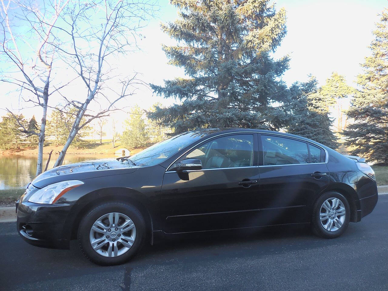 2010 Nissan Altima for sale at Genuine Motors in Schaumburg, IL