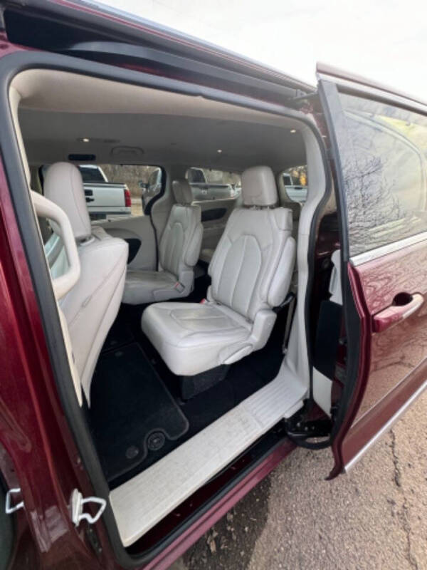 2017 Chrysler Pacifica Touring-L Plus