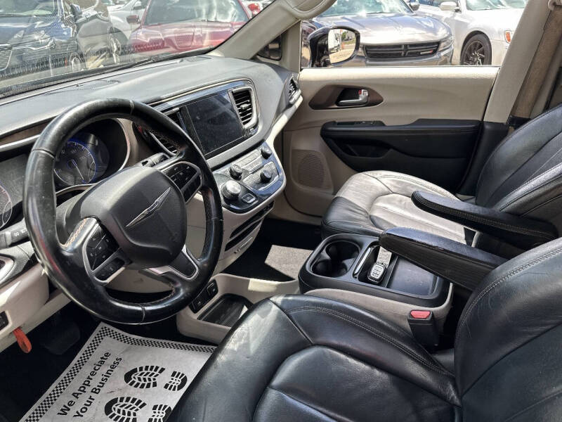 2017 Chrysler Pacifica Touring-L