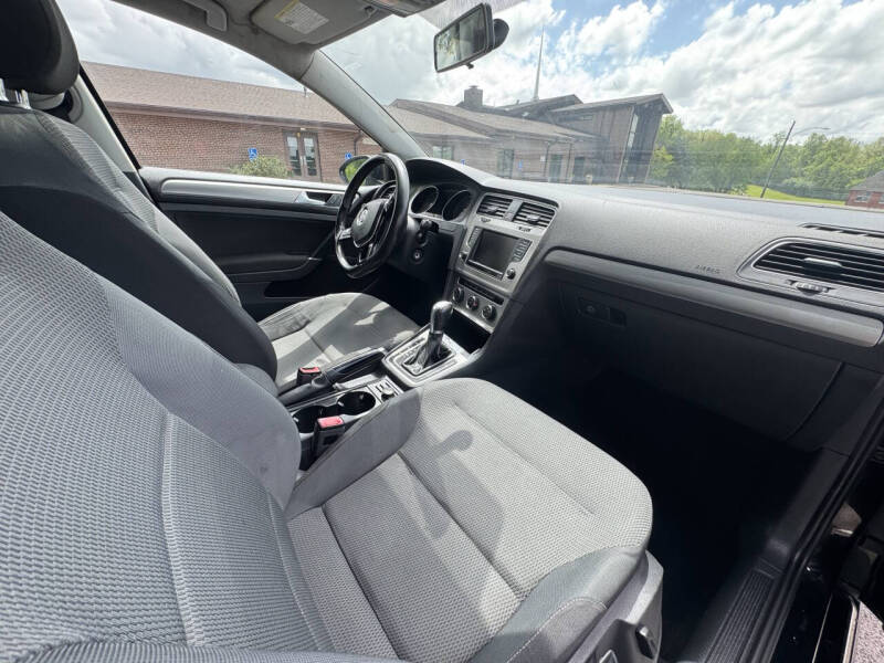 2016 Volkswagen Golf TSI S