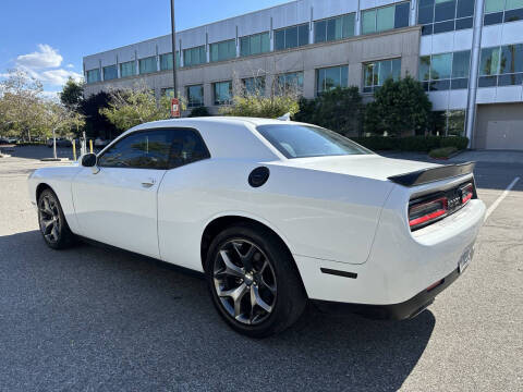 2016 Dodge Challenger SXT Plus