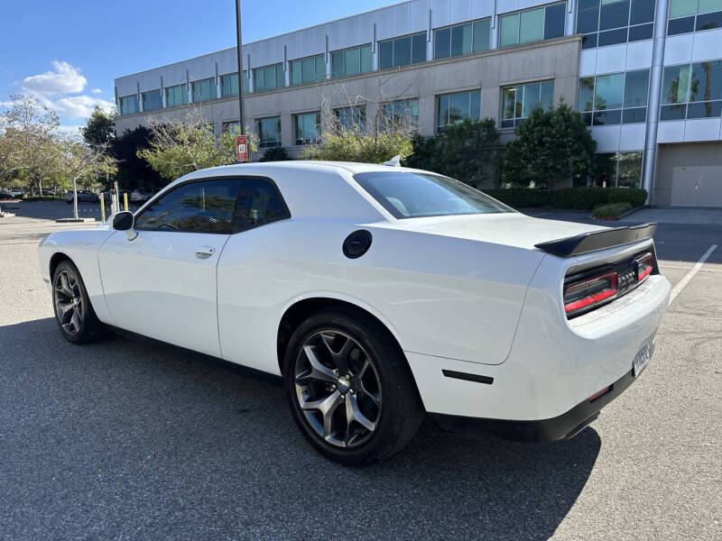 2016 Dodge Challenger SXT Plus