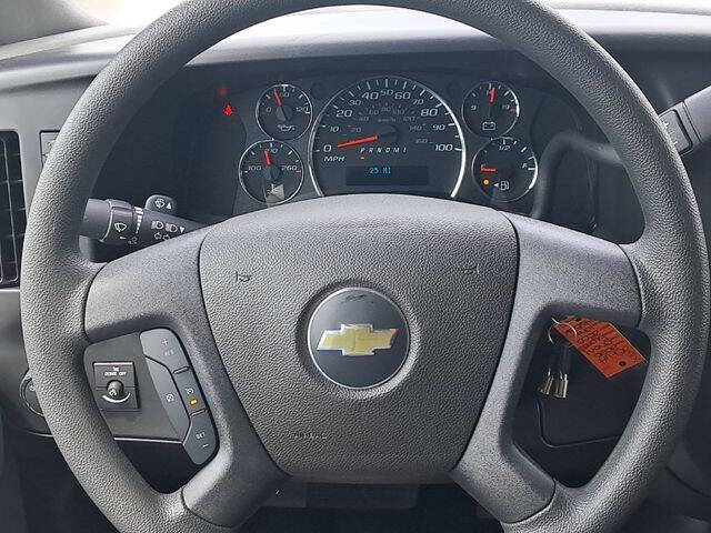 2025 Chevrolet Express 3500